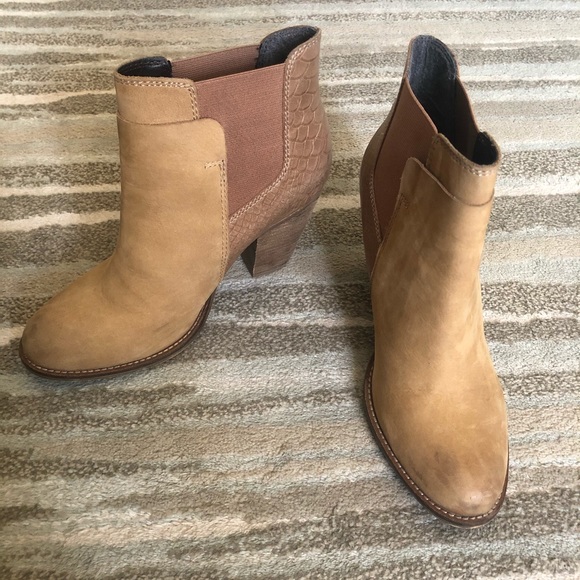 ALDO Tan Block Heel Booties  Size 6.5 - Picture 1 of 11
